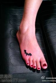 modèle de tatouage chauve-souris totem classique pied beauté