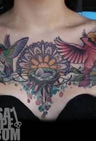 Mellkasi régi iskola színes különböző madarak és virágok tetoválás mintát