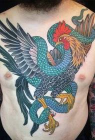 Krūškurvja daudzkrāsains gailis un čūska cīņas tetovējums