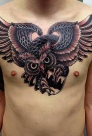 wzór tatuażu duża sowa w klatce piersiowej