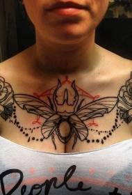 peito de patrón de tatuaxe de insectos e rosa