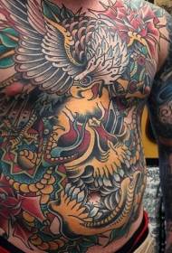 胸部和腹部巨大的五彩鹰战斗蛇纹身图案