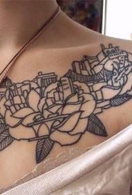 petto nero linea rosa combinazione motivo tatuaggio città