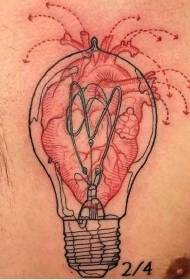 grudi klasična crna žarulja sa crvenim uzorkom tetovaže srca