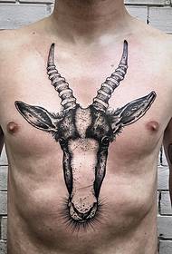 Këscht europäesch an amerikanesch Wildebeest Head Dorn Tattoo Muster