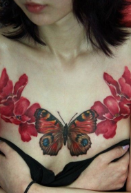 στήθος ομορφιάς ανθισμένα λουλούδια και μοτίβο τατουάζ πεταλούδας