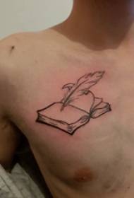 Tetování na hrudi mužský chlapec hrudník peří pero a kniha tetování obrázek