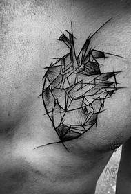 胸部钢笔画风格心脏纹身图案