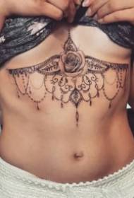 karya seni tattoo brahma seksi dina dada bikang