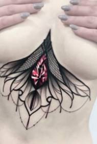 Госпођице секси тетоваже драгуља испод груди