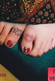 tatuaggio del loto del piede