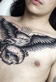 胸部黑灰鹰与骷髅纹身图案