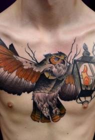 გულმკერდის ფერის შუქები მფრინავი owl tattoo ნიმუშით