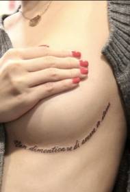 djevojke na grudima lijepa engleska abeceda uzorak crne tetovaže
