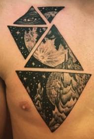 Мала космичка тетоважа момче градите Црн космички пејзаж тетоважа слика