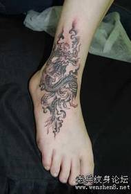 tatuaggio del drago del piede di bellezza