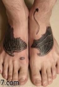 klasszikus népszerű lábszárnyas tetoválás minta