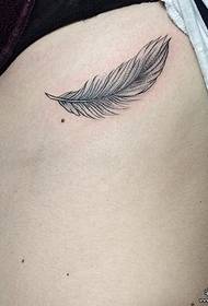 msichana kifua ndogo safi manyoya muundo wa tattoo