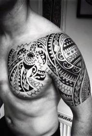 половин черно-бяла племенна украса с модел на татуировка на костенурка