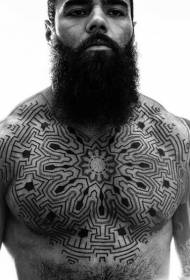 manlike borskas, swart doolhof-agtige tatoeëringpatroon