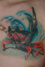 granchio dipinto sul petto e motivo tatuaggio spray blu