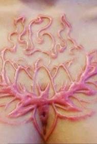 Bularreko lotoaren nortasunarekin moztu haragi tatuaje eredua