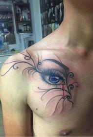 modello di tatuaggio dell'occhio realistico petto maschile
