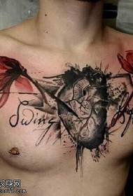 Modello di tatuaggio cuore dell'inchiostro petto