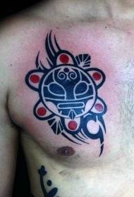 Polinesiar koloreko sinboloa bularreko tatuaje eredua