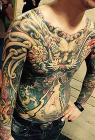 férfi mellkas hagyományos nagy gonosz sárkány tetoválás minta