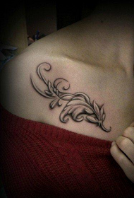 piękna klatka piersiowa piękne piękne tatuaże z liści