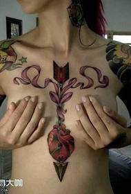 modello di tatuaggio tiro con l'arco sul petto
