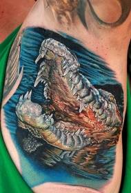 zelo realističen in podroben barvni vzorec tetovaže krokodila