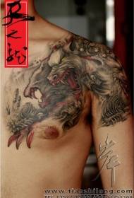 épaule et la poitrine effrayante sanglante démon chien couleur tatouage motif