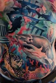 Uzorak tetovaže morskih pasa i kornjača obojen na prsima i trbuhu