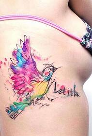 bellissimo tatuaggio colorato uccello
