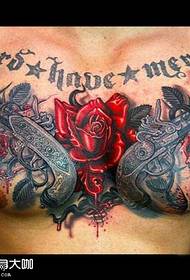pistola de roda de man de rosa de peito Patrón de tatuaje