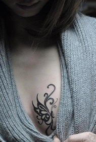 Trend sexy Fra Brust Totem Schmetterling Tattoo Bild