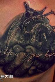Crni srčani uzorak za tetovažu srca