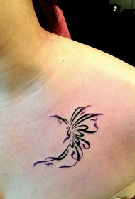 Virinoj ŝatas brustajn totemajn tatuajn bildojn
