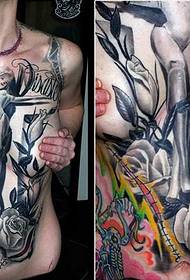 ເຂັມຫນ້າເອິກໃນຮູບແບບ tattoo ຂ້າມ