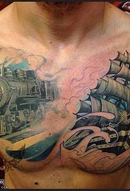 krūtinės traukinio laivo tatuiruotės modelis