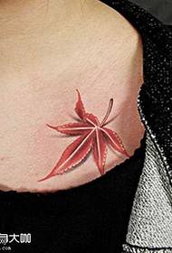 Patrón de tatuaxe de follas vermellas no peito
