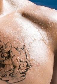 Еркек омыртқа бұлшықетіндегі күшік татуировкасы