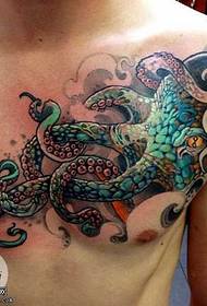 малюнак татуіроўкі на грудзях кальмараў