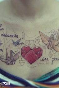 mellkas piros szív tetoválás minta