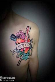 tatoeëerpatroon vir borshartige bors