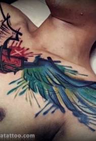 pekné krídla na hrudi a tetovací vzor v tvare srdca