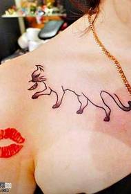 modello di tatuaggio petto gatto