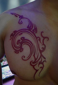 borst knap uitziende kleur totem tattoo patroon